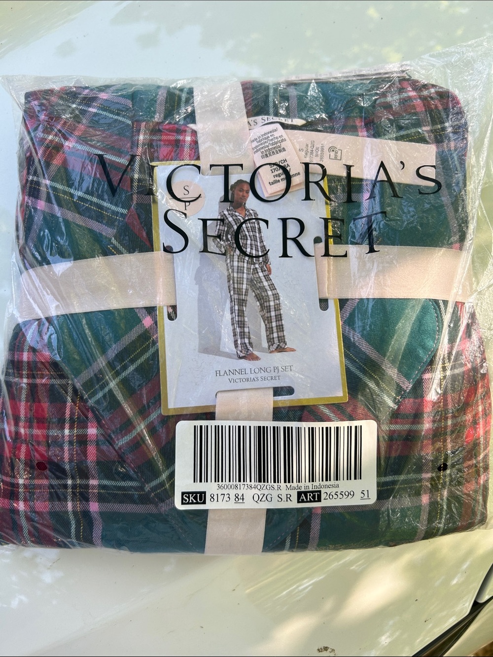 BRAND NEW Victoria’s Secret flannel long pj set green red pink size small